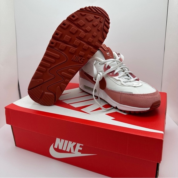 NIKE - Picture 3 of 3